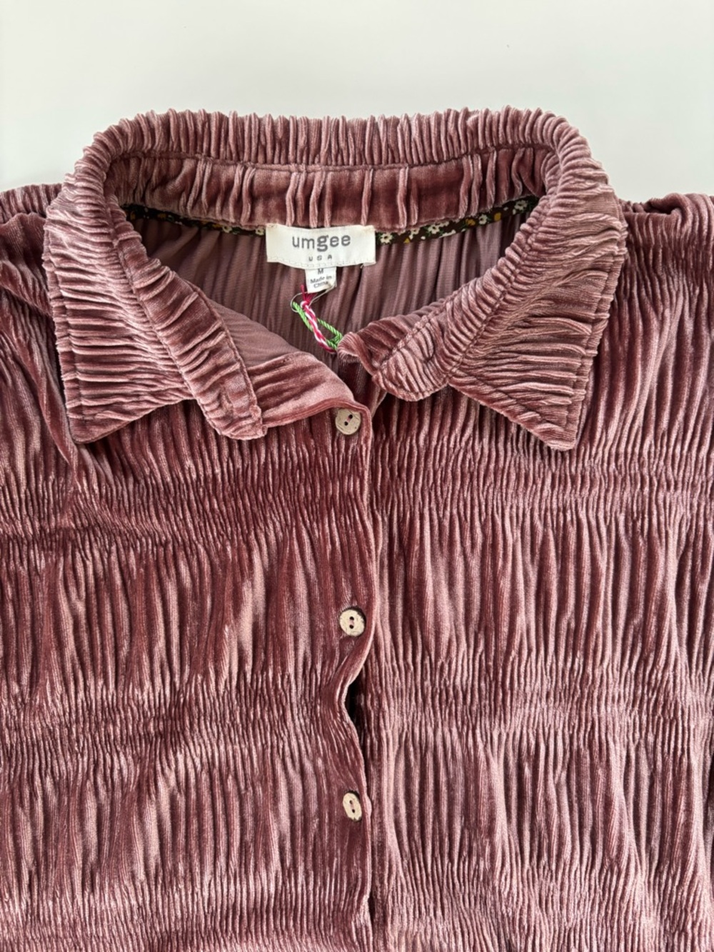 Umgee Women’s Dusty Pink Rose Velvet Velour Smocked Button Down Top MEDIUM, NWT - Picture 4 of 9